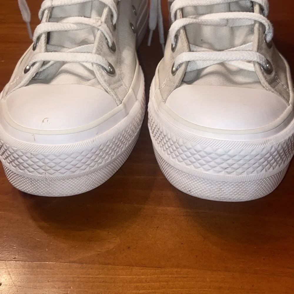 Chuck Taylor All Star Lift Platform It's Okay To Wander size 8.5 women
